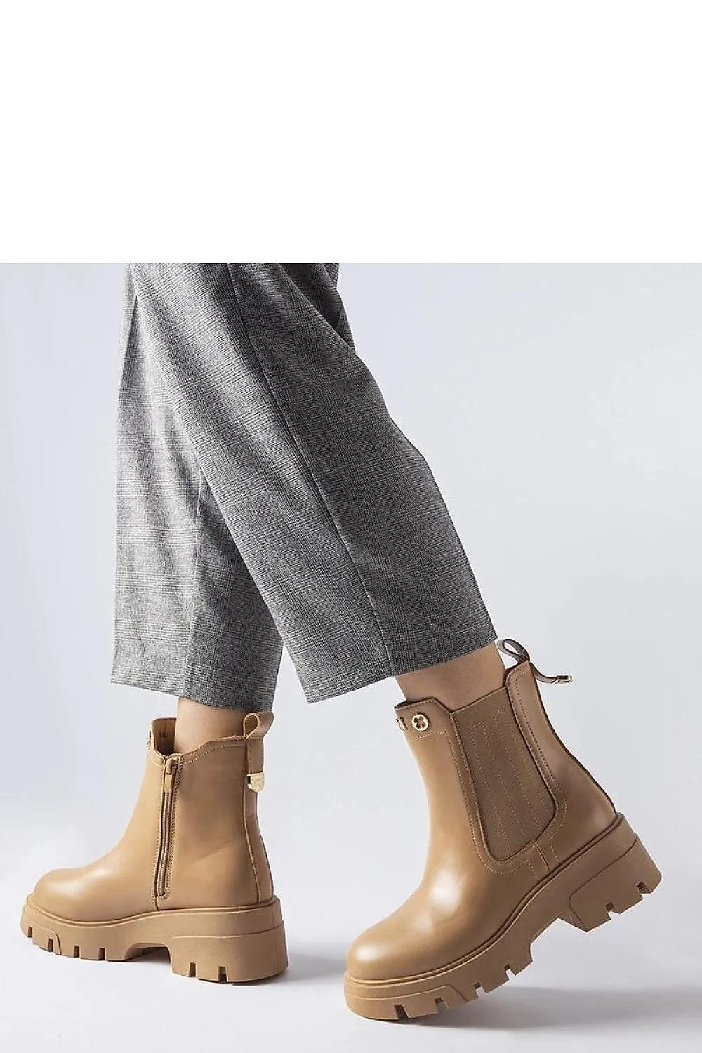 Beige insulated decorative boots