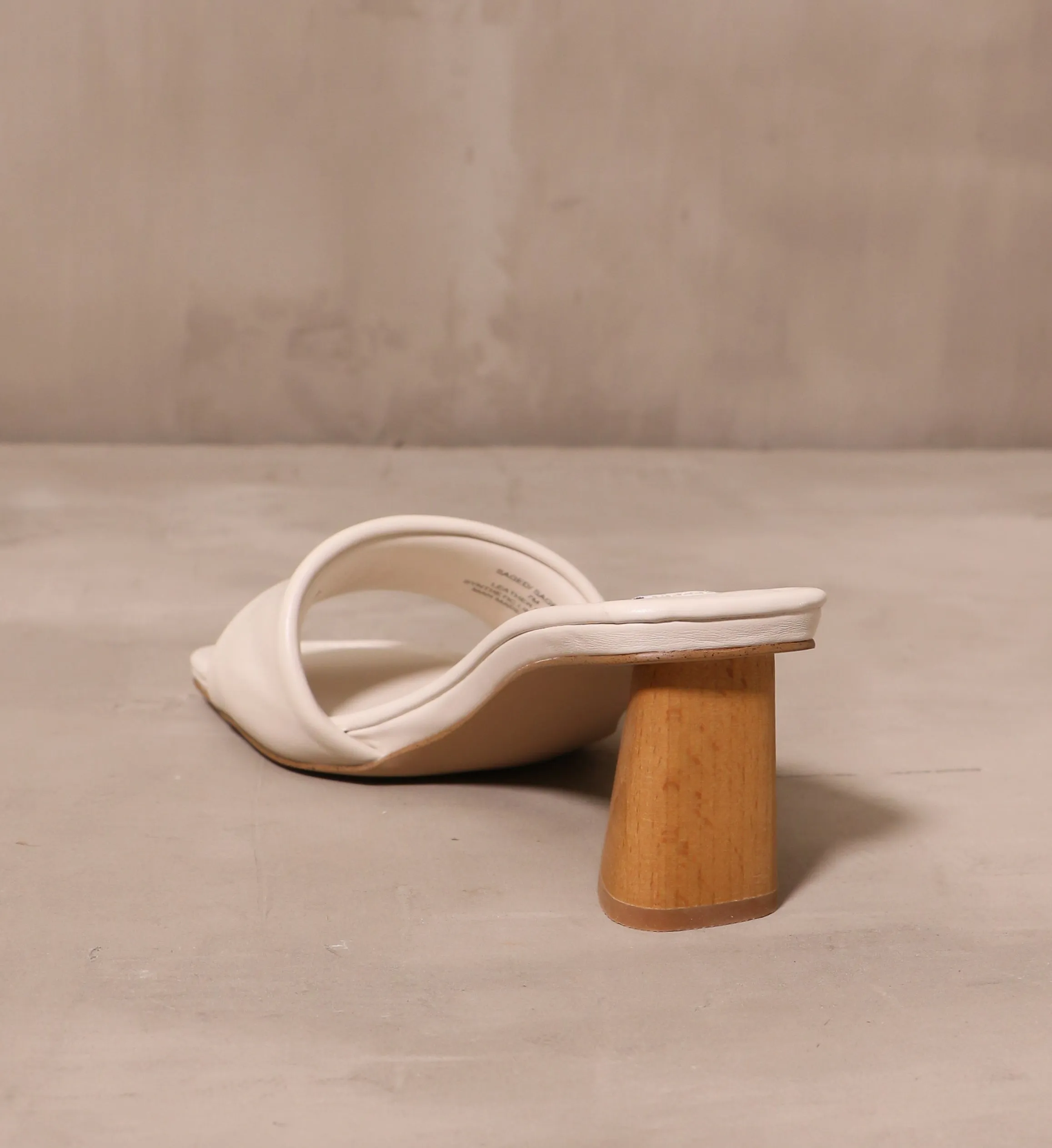 MODERN KINDA GAL HEELS